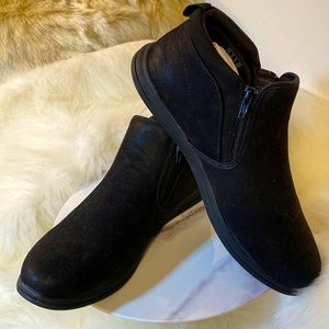 Clarks Cloudsteppers Booties NWT 9.5